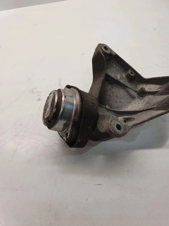 ŁAPA PODUSZKA SKRZYNI AUDI A4 B6 B7 8E0399151AP