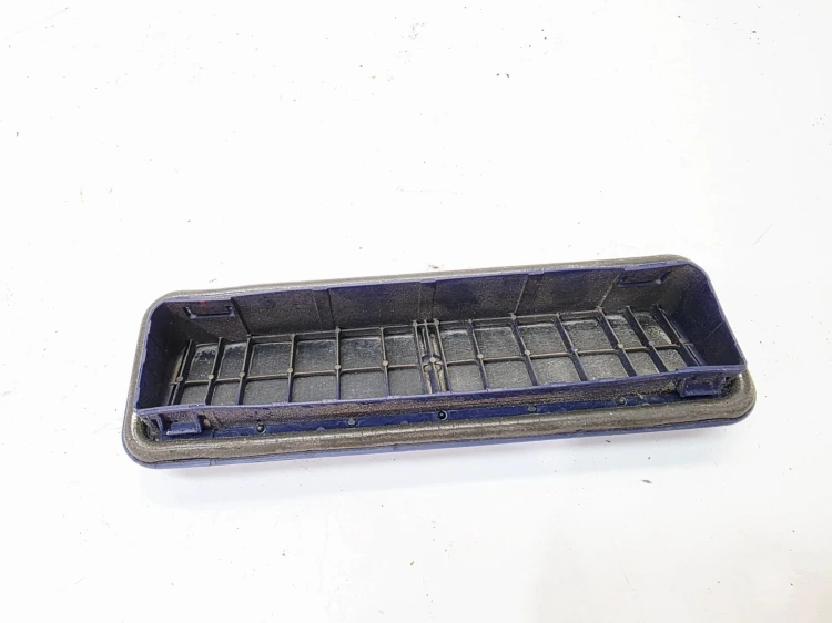 KRATKA POWIETRZA TYŁ AUDI A1 8X 6R0819465D