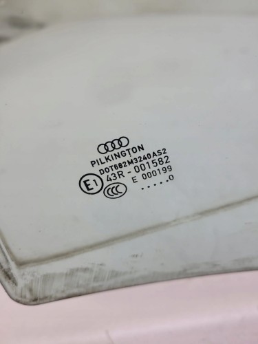 SZYBA BOCZNA DRZWI LEWY TYŁ AUDI A4 B8 8K5 2010R