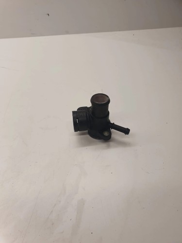 KRÓCIEC WODY TRÓJNIK AUDI A4 B8 A5 A6 06J121132D