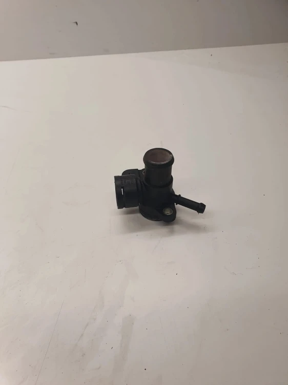 KRÓCIEC WODY TRÓJNIK AUDI A4 B8 A5 A6 06J121132D