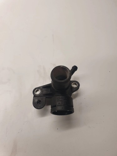 KRÓCIEC WODY TRÓJNIK AUDI A4 B8 A5 A6 06J121132D