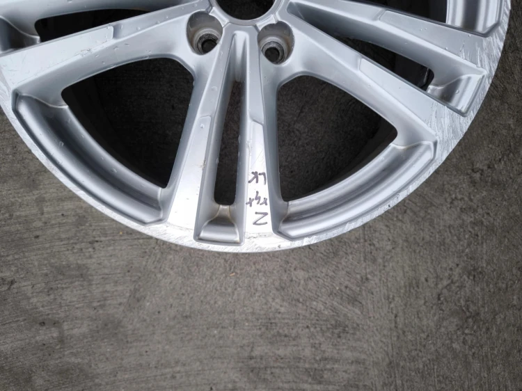 FELGA ALUMINIOWA AUDI A3 S3 8V VW SEAT 7.5J R18 ET51 8V0601025BL Z*4*