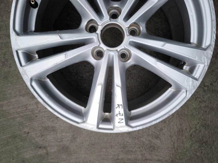 FELGA ALUMINIOWA AUDI A3 S3 8V VW SEAT 7.5J R18 ET51 8V0601025BL Z*4*