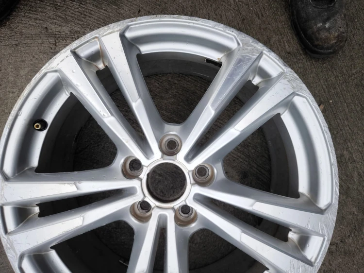 FELGA ALUMINIOWA AUDI A3 S3 8V VW SEAT 7.5J R18 ET51 8V0601025BL Z*4*