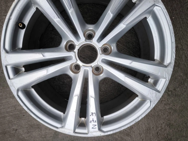 FELGA ALUMINIOWA AUDI A3 S3 8V VW SEAT 7.5J R18 ET51 8V0601025BL Z*4*