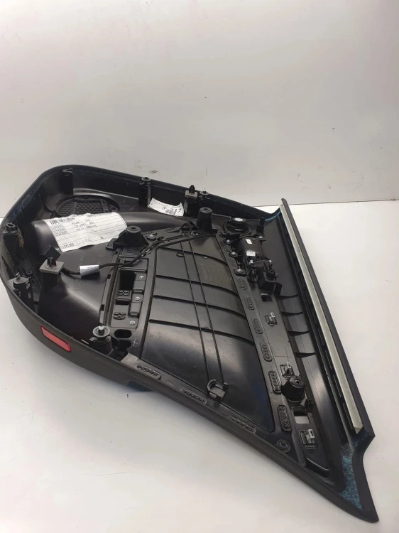 BOCZEK DRZWI LEWY TYŁ AUDI A4 B8 8K1867305