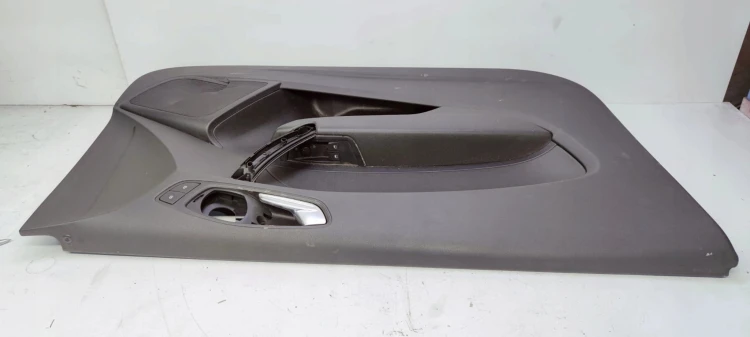 BOCZEK DRZWI LEWY PRZÓD AUDI A1 3-D 8X1867105A *2*