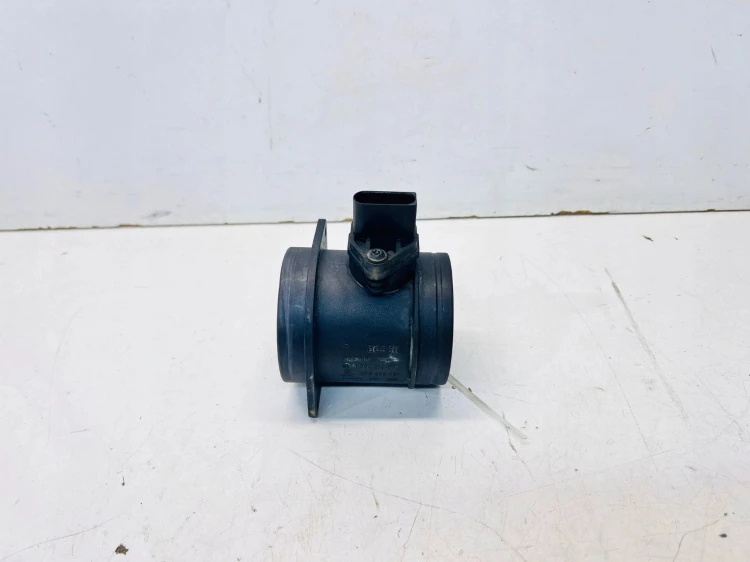 PRZEPŁYWOMIERZ CZUJNIK MASY POWIETRZA AUDI VOLKSWAGEN SEAT SKODA 7D0906461