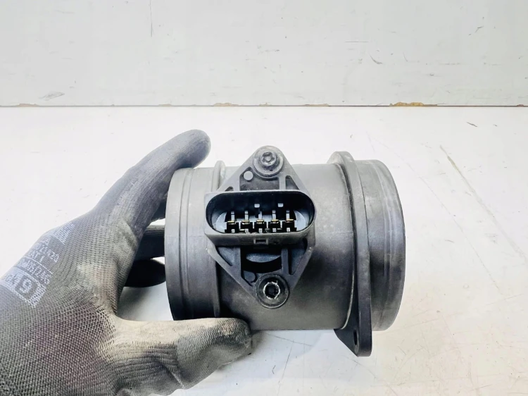 PRZEPŁYWOMIERZ CZUJNIK MASY POWIETRZA AUDI VOLKSWAGEN SEAT SKODA 7D0906461