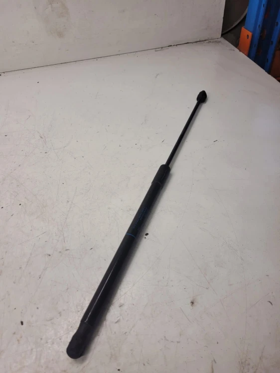 SIŁOWNIK TELESKOP KLAPY TYŁ AUDI A3 8V 8V3827552