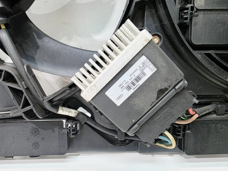 WENTYLATOR + OBUDOWA AUDI A4 B8 A5 Q5 A6 C7 8K0959501F 8K0121003AA