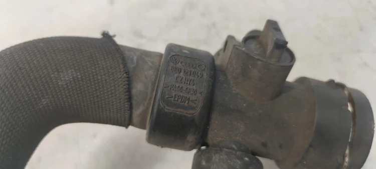 WĄŻ RURKA WODY KRÓCIEC AUDI A4 B7 A6 8E0121049
