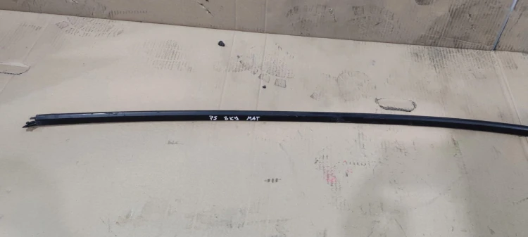 LISTWA KAROSERYJNA PRAWA CZARNY MAT AUDI A4 B8 AVANT 8K9853704