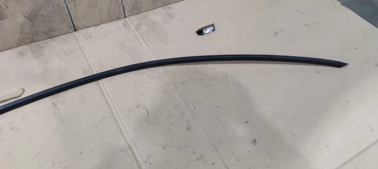 LISTWA KAROSERYJNA PRAWA CZARNY MAT AUDI A4 B8 AVANT 8K9853704