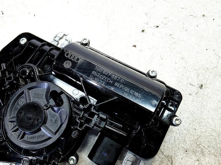 SILNIK NAPĘD DOCIĄGU KLAPY TYŁ AUDI Q4 E-TRON 3G0827887C