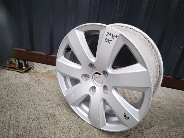 FELGA ALUMINIOWA AUDI A3 A4 A6 VW SKODA 7.0J R16 ET42 4F0601025AN Z*35* OK