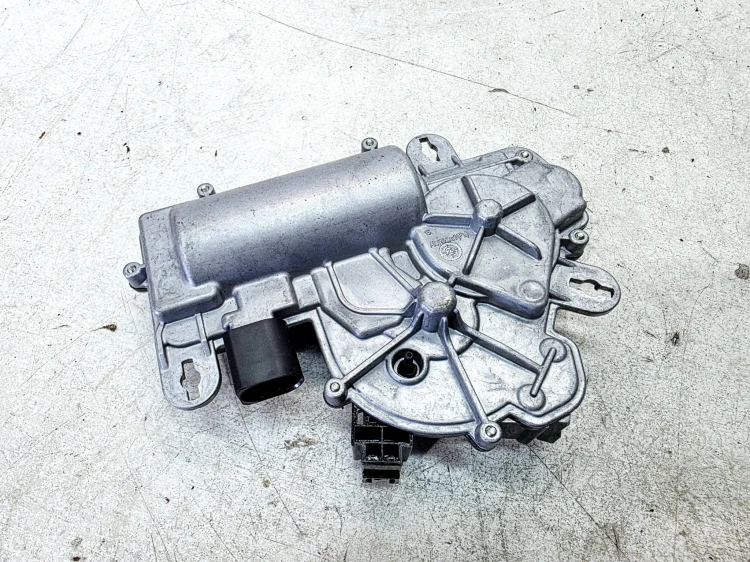 SILNIK NAPĘD DOCIĄGU KLAPY TYŁ AUDI Q4 E-TRON 3G0827887C
