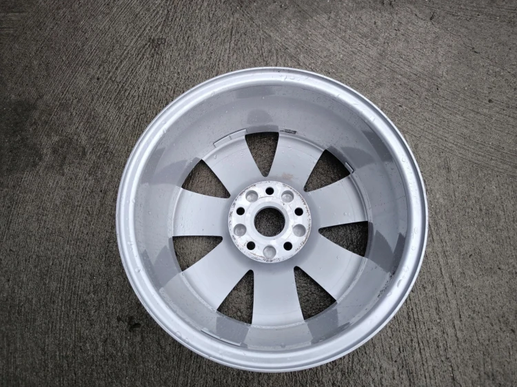 FELGA ALUMINIOWA AUDI A3 A4 A6 VW SKODA 7.0J R16 ET42 4F0601025AN Z*35* OK