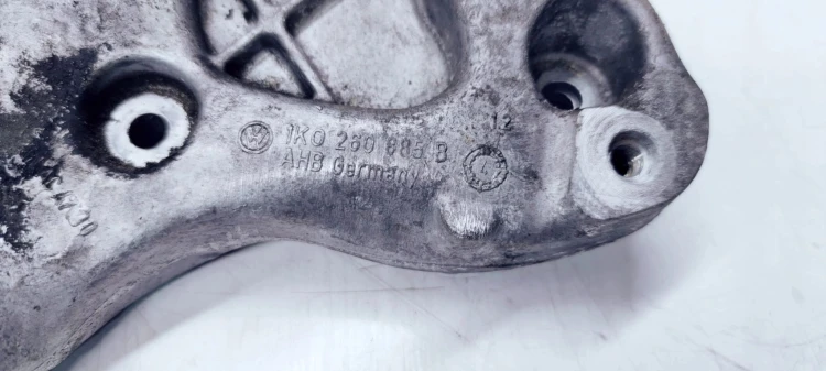 MOCOWANIE ŁAPA SPRĘŻARKI AUDI A3 8P 1K0260885B