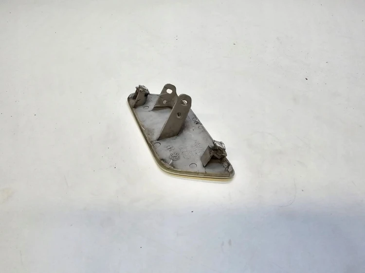 ZAŚLEPKA SPRYSKIWACZA PRAWA AUDI A3 8V 8V3955276