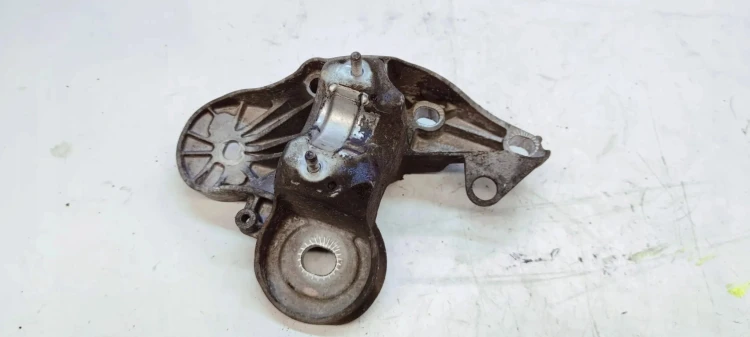 ŁAPA PODUSZKI SILNIKA LEWA AUDI A6 C6 LIFT 4F0199351S