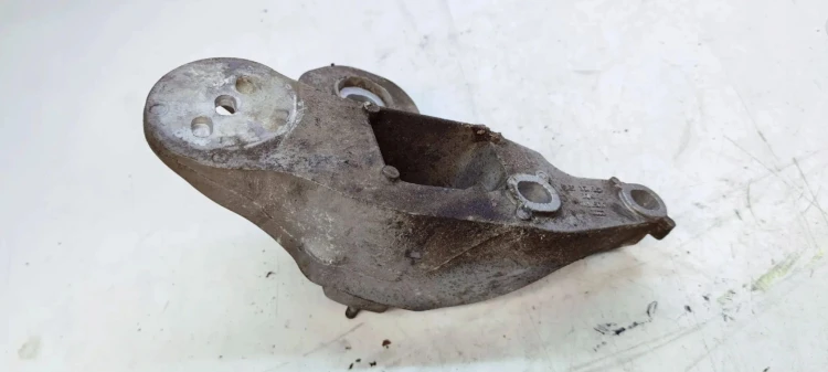 ŁAPA PODUSZKI SILNIKA LEWA AUDI A6 C6 LIFT 4F0199351S
