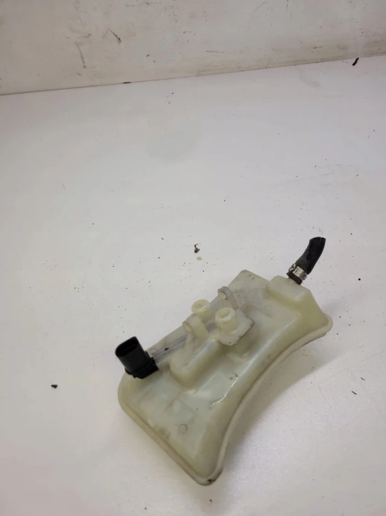 ZBIORNICZEK PŁYNU HAM AUDI A4 B7 A6 C6 8E0611301E