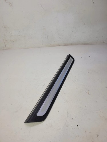 LISTWA PROGOWA PRAWY PRZÓD Q5 8R 8R0853374