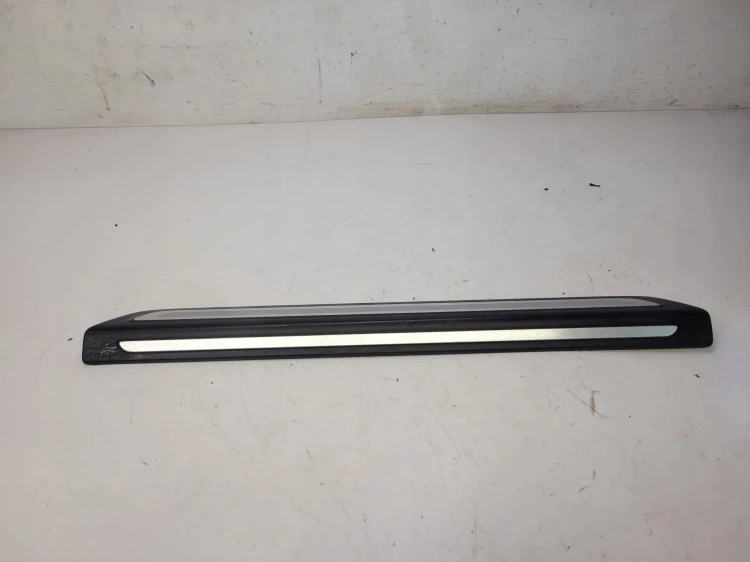 LISTWA PROGOWA PRAWY PRZÓD Q5 8R 8R0853374
