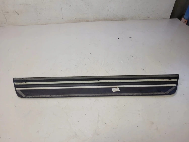 LISTWA PROGOWA PRAWY PRZÓD Q5 8R 8R0853374