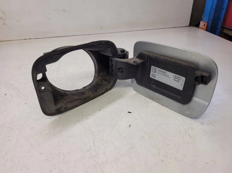 KLAPKA WLEWU PALIWA AUDI A4 B8 8K0809999A LX7W