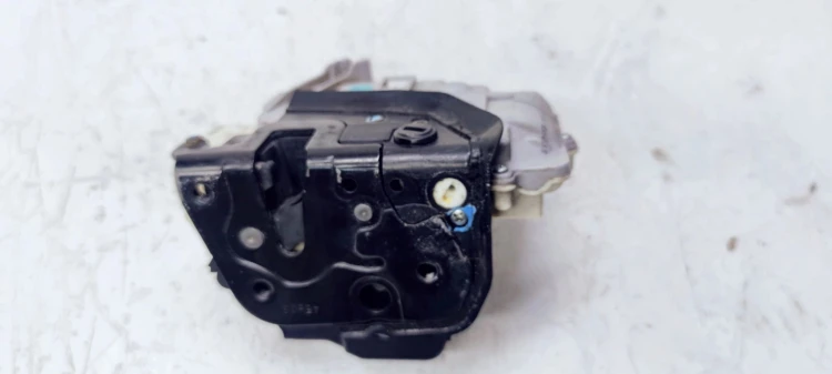 ZAMEK DRZWI PRAWY TYŁ AUDI A3 A6 4F0839016B 7 PIN