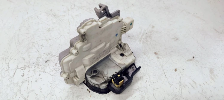 ZAMEK DRZWI PRAWY TYŁ AUDI A3 A6 4F0839016B 7 PIN