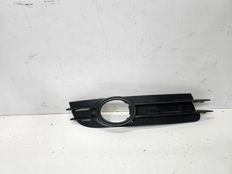 KRATKA HALOGENU ATRAPA ZDERZAKA PRAWA AUDI A6 C6 4F0807682A