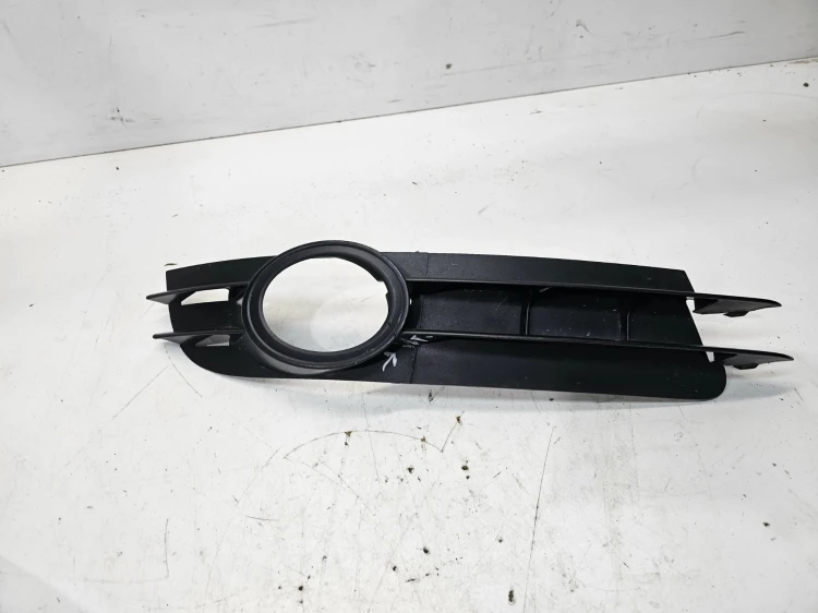 KRATKA HALOGENU ATRAPA ZDERZAKA PRAWA AUDI A6 C6 4F0807682A