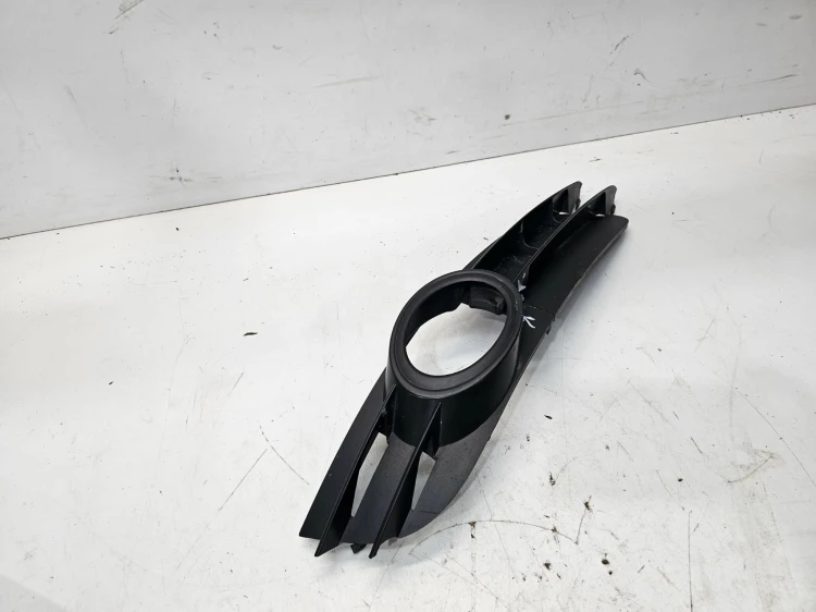 KRATKA HALOGENU ATRAPA ZDERZAKA PRAWA AUDI A6 C6 4F0807682A