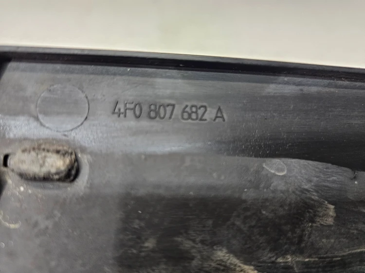 KRATKA HALOGENU ATRAPA ZDERZAKA PRAWA AUDI A6 C6 4F0807682A
