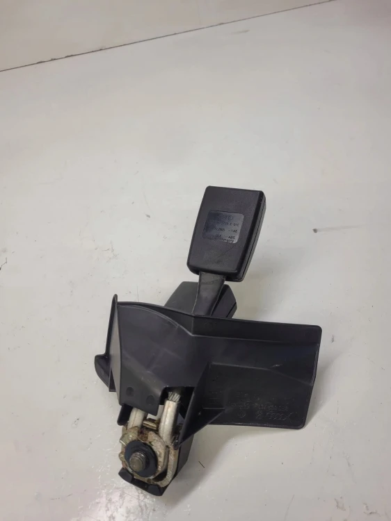 ZAPINKA PASA TYŁ AUDI A4 B6 B7 8E0857739E