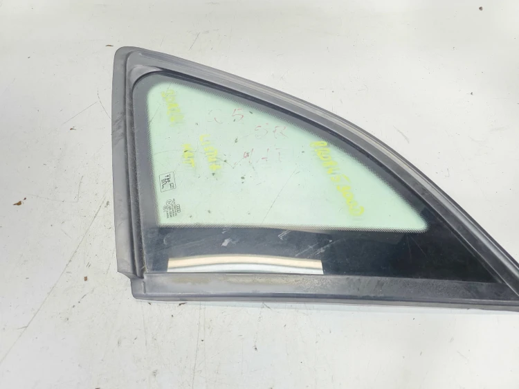 SZYBA KAROSERYJNA POD LISTWĘ MAT PRAWY TYŁ AUDI Q5 8R 8R0845300D 2012R