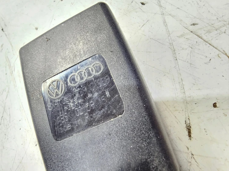 ZAPINKA PASA TYŁ PODWÓJNA AUDI A1 8X 8X4857739C