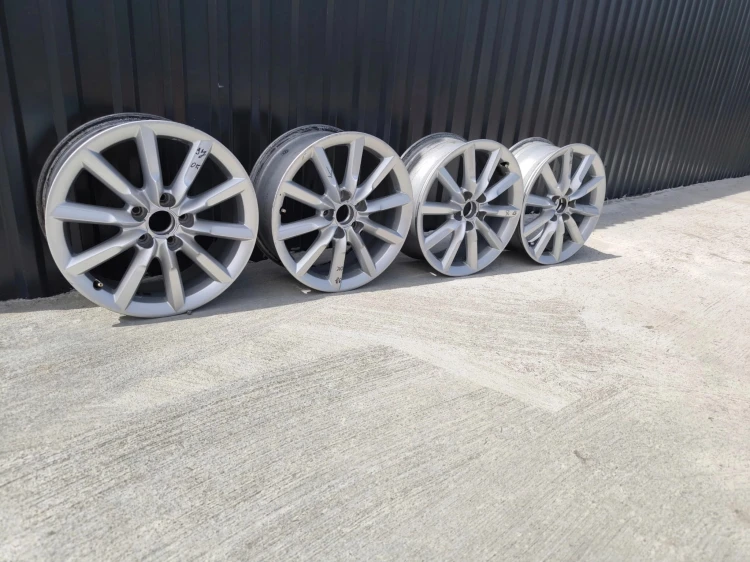 FELGA FELGI KOMPLET AUDI Q3 8U VW 7.0J R17 ET43 8U0601025S *9J*