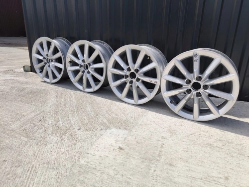 FELGA FELGI KOMPLET AUDI Q3 8U VW 7.0J R17 ET43 8U0601025S *9J*