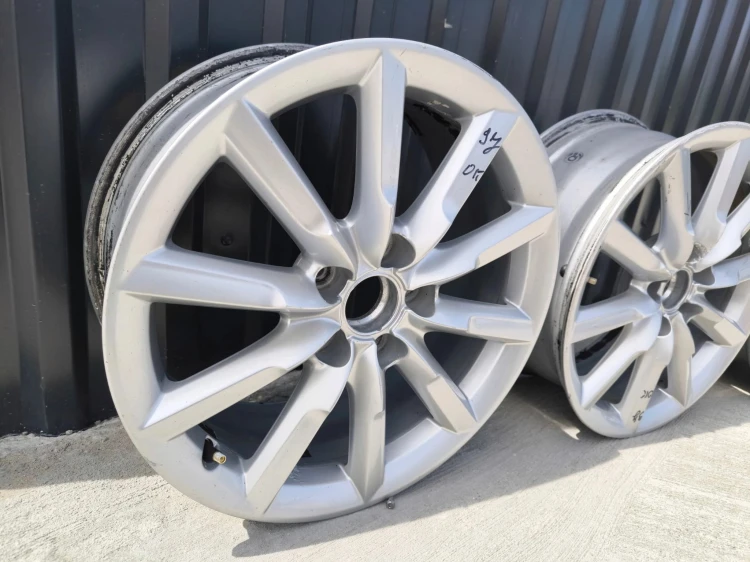 FELGA FELGI KOMPLET AUDI Q3 8U VW 7.0J R17 ET43 8U0601025S *9J*