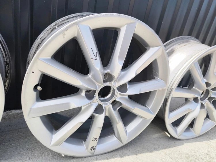 FELGA FELGI KOMPLET AUDI Q3 8U VW 7.0J R17 ET43 8U0601025S *9J*