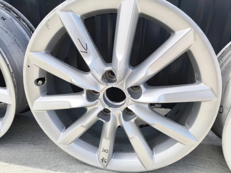 FELGA FELGI KOMPLET AUDI Q3 8U VW 7.0J R17 ET43 8U0601025S *9J*