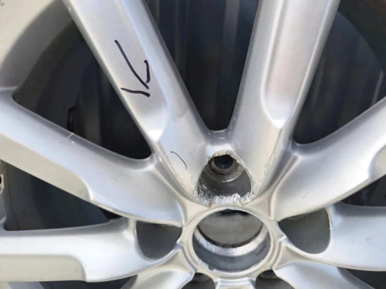 FELGA FELGI KOMPLET AUDI Q3 8U VW 7.0J R17 ET43 8U0601025S *9J*