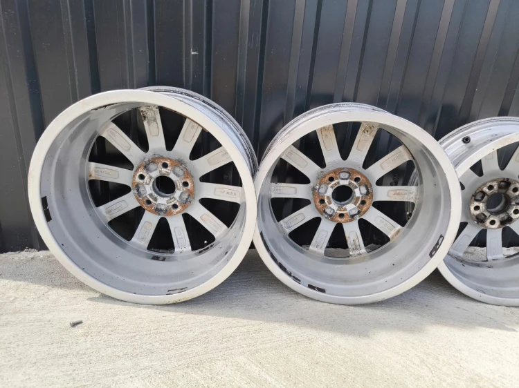 FELGA FELGI KOMPLET AUDI Q3 8U VW 7.0J R17 ET43 8U0601025S *9J*