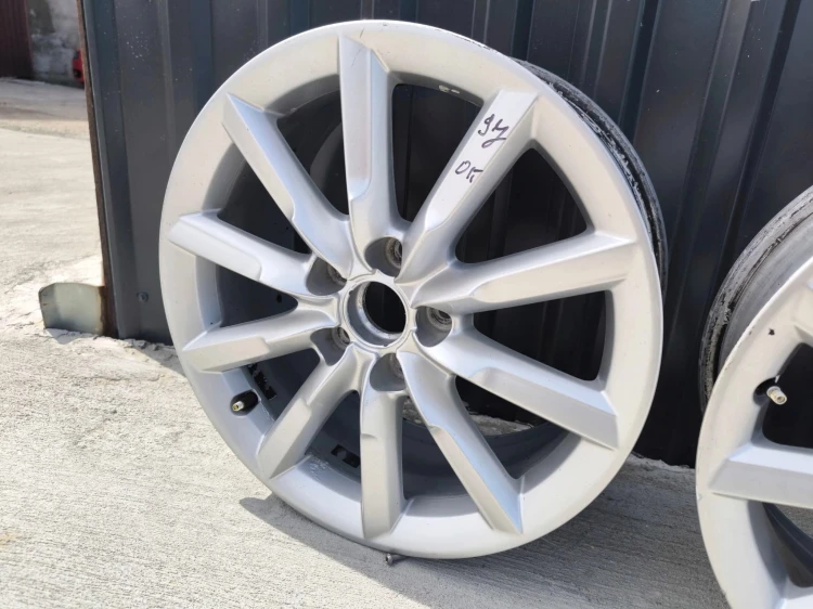 FELGA FELGI KOMPLET AUDI Q3 8U VW 7.0J R17 ET43 8U0601025S *9J*