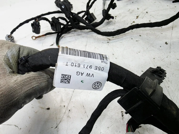 WIĄZKA INSTALACJA SILNIKA AUDI A3 8Y VOLSWAGEN GOLF 1.5 TFSI 05E971610T